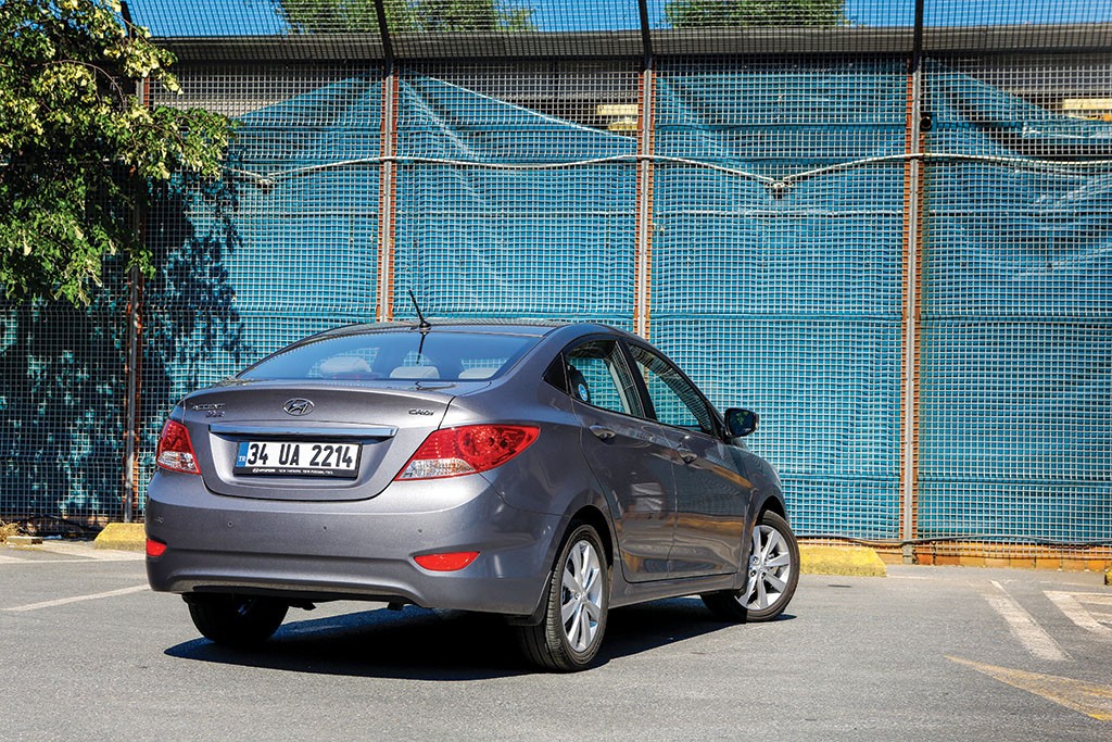 Hyundai-Accent-test2