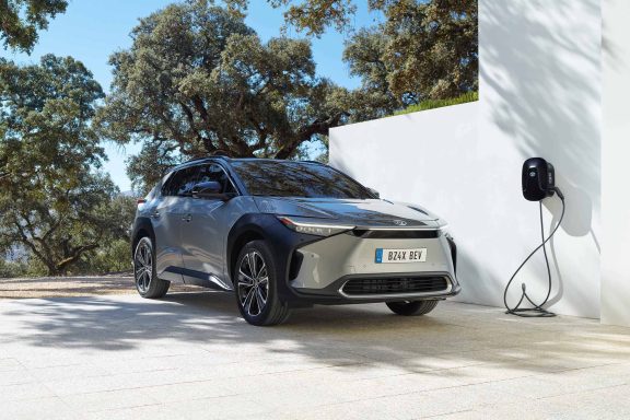 Toyota'dan 10 yeni elektrikli model gelecek