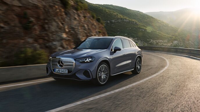 Yeni Elektrikli Mercedes GLC. 10 Dakikada 303 Kilometre
