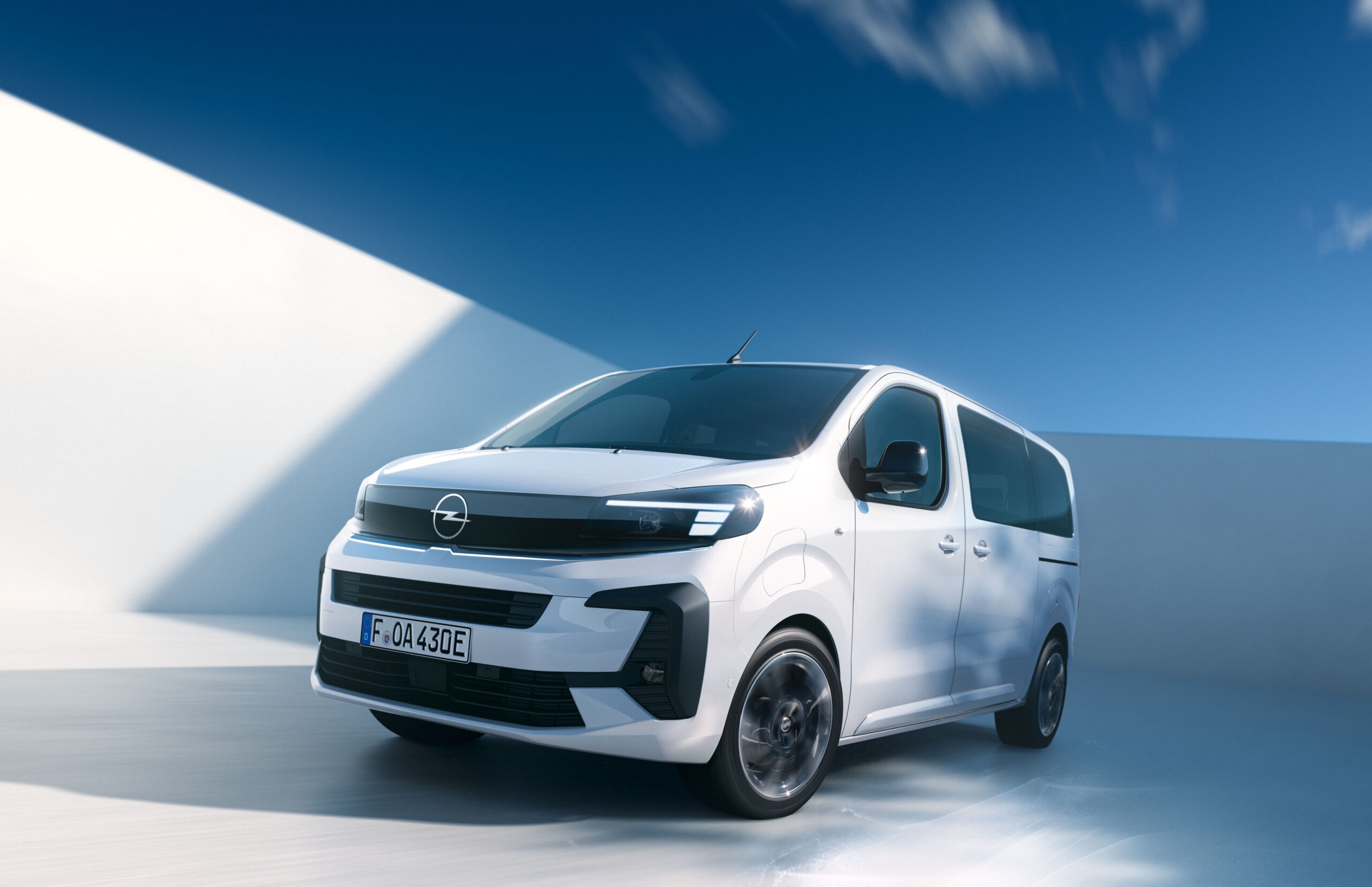 Yerli Üretim Opel Zafira ve Vivaro Satışta: Fiyat ve Özellikleri!