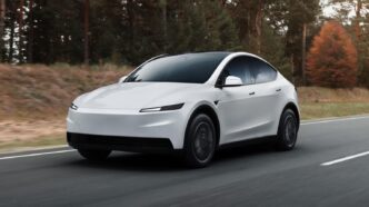 src_340x1912xtesla-model-y-de-isimler-degisti-yeni-standard-satisa-cikiyor