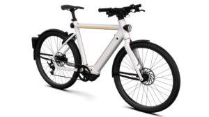Volkswagen eBike: Akıllı Kask ve Dikiz Kamerası ile Güvenliği Ön Plana Çıkarıyor