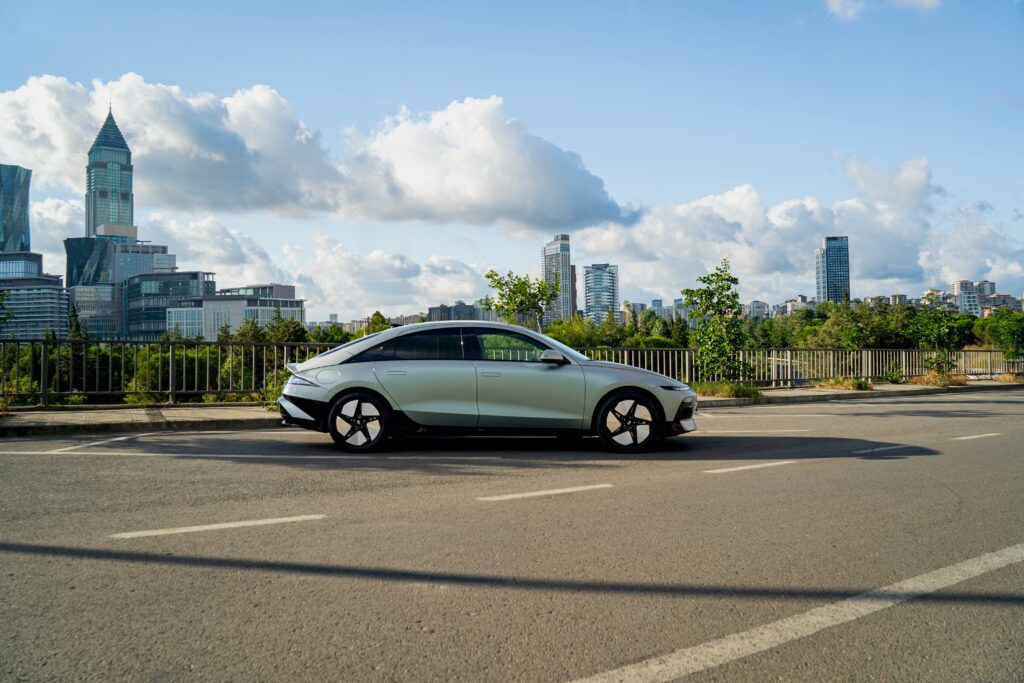 Yeni Hyundai IONIQ 6 Türkiye’de: 680 Km Menzil ve Bluelink