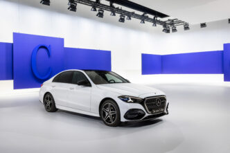 Yeni Mercedes-Benz C-Serisi tanıtıldı: MB.OS ve 395 HP'lik hibrit