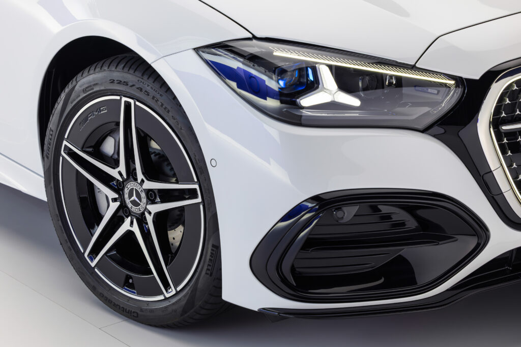 Yeni Mercedes-Benz C-Serisi tanıtıldı: MB.OS ve 395 HP’lik hibrit