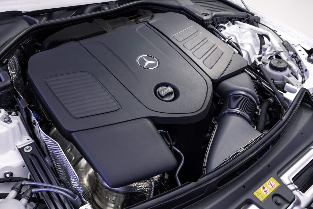 Yeni Mercedes-Benz C-Serisi tanıtıldı: MB.OS ve 395 HP’lik hibrit
