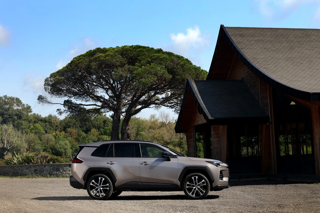 2026 Yeni Toyota RAV4 test sürüşü