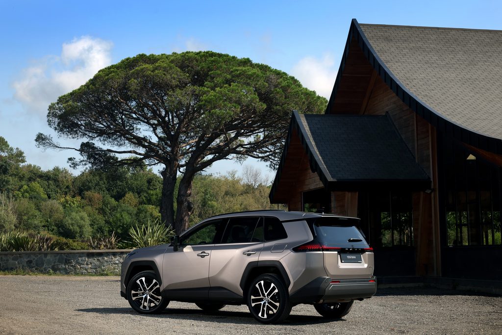 2026 Yeni Toyota RAV4 test sürüşü