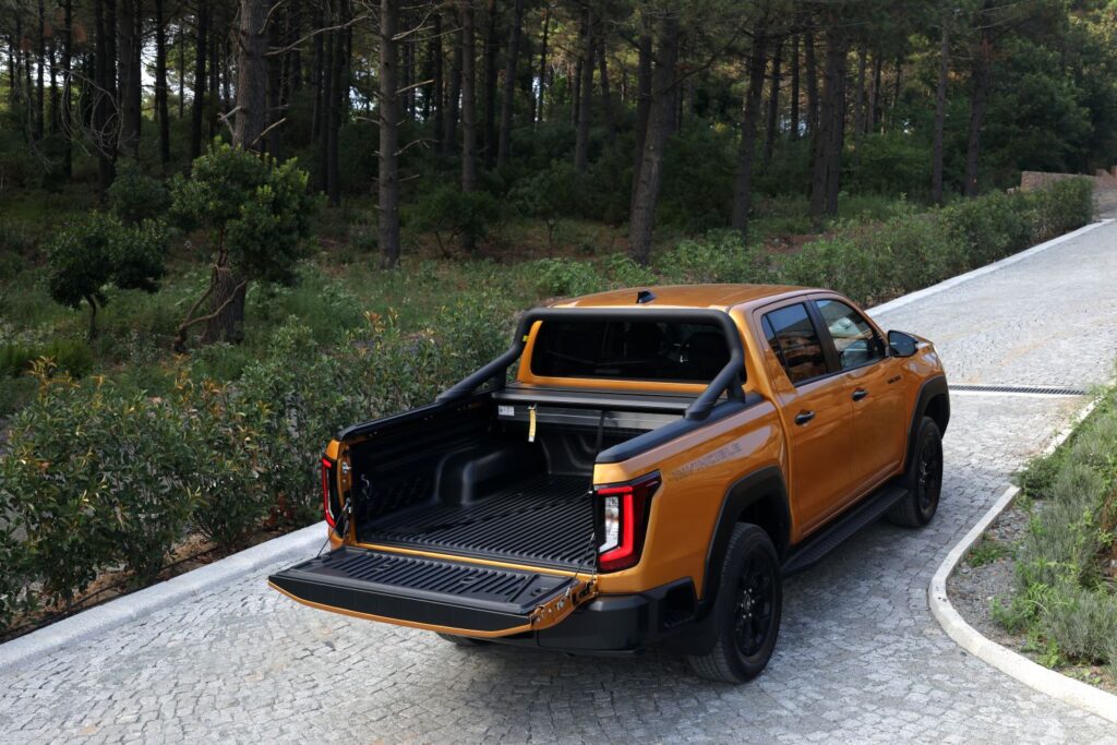 Yeni Toyota Hilux Türkiye’de satışa çıktı: İşte fiyatı ve özellikleri