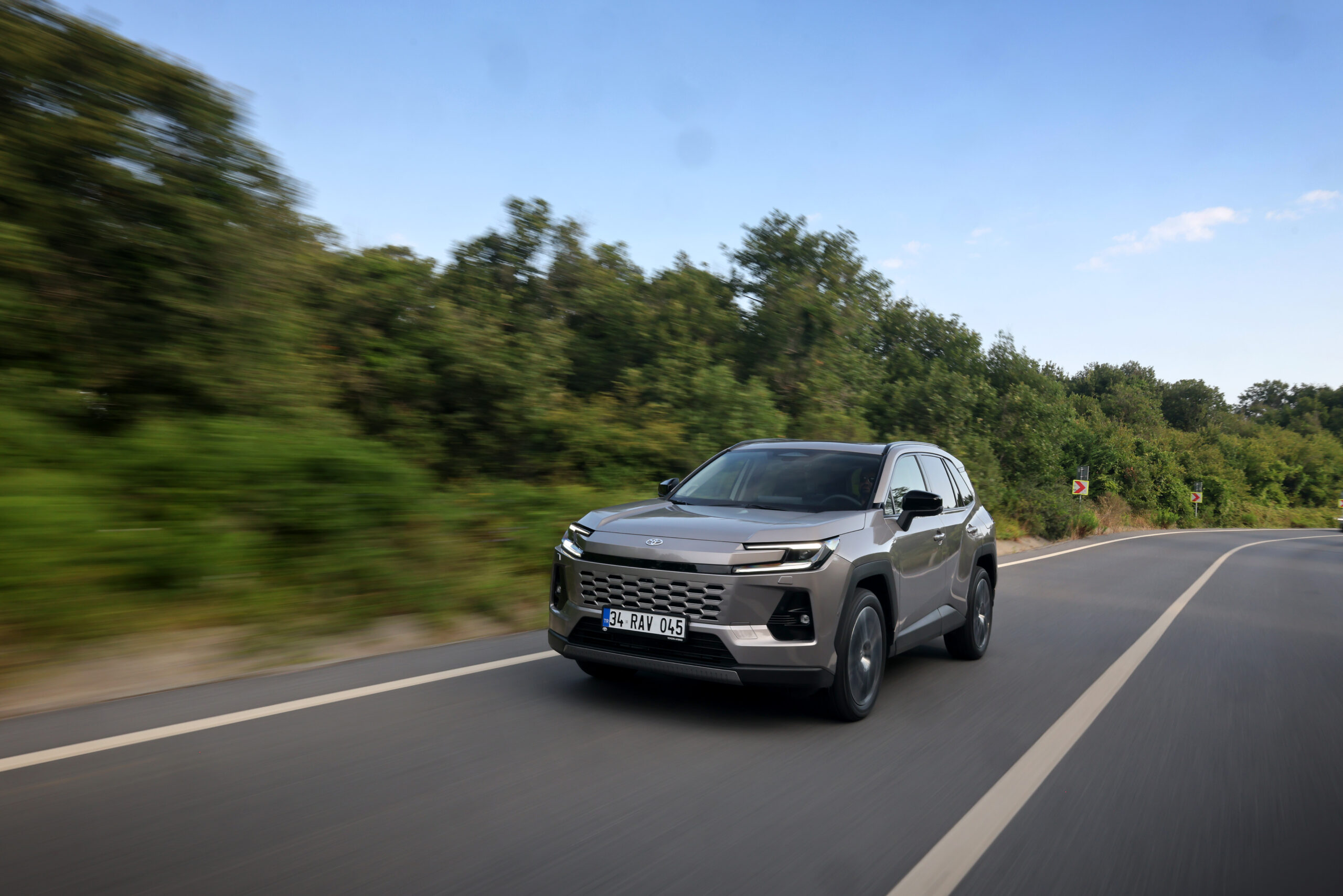 2026 Yeni Toyota RAV4 test sürüşü