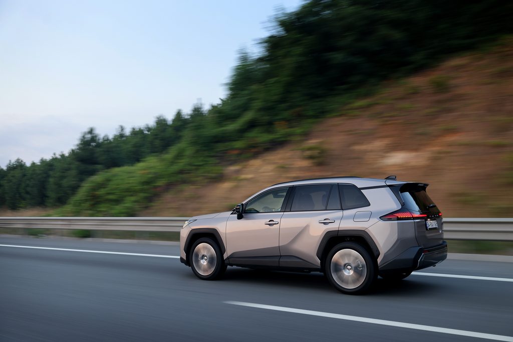 2026 Yeni Toyota RAV4 test sürüşü