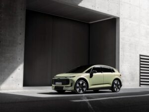 Audi A2 e-tron'un önden görünümü, Pistachio yeşili gövde rengiyle
