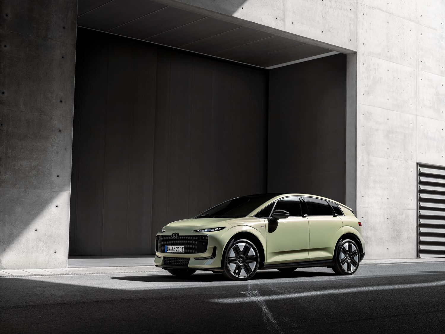 Audi A2 e-tron'un önden görünümü, Pistachio yeşili gövde rengiyle