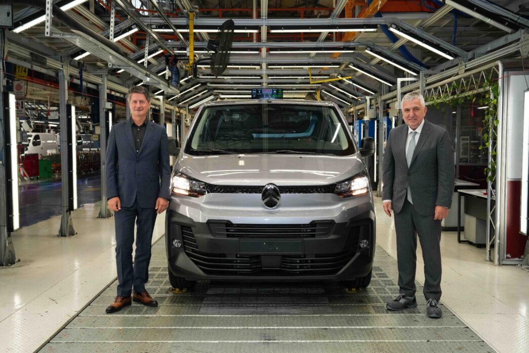 Citroën CEO’su Xavier Chardon ve Tofaş CEO’su Cengiz Eroldu Bursa Fabrikası üretim hattında