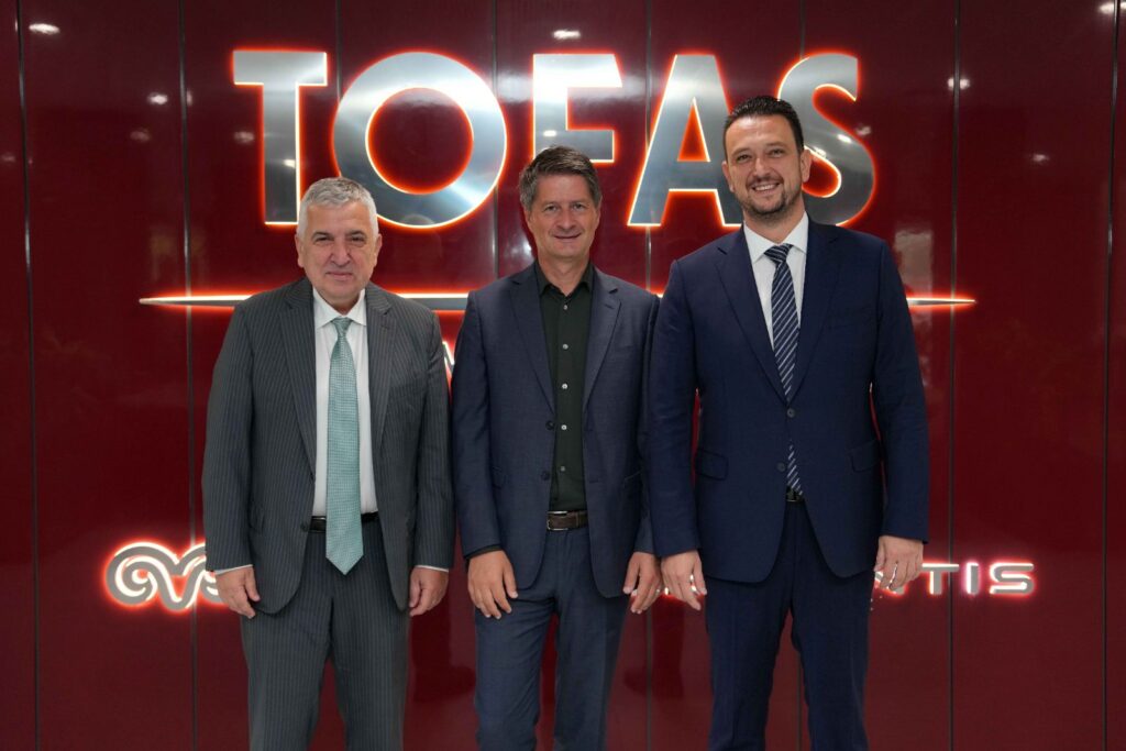 Cengiz Eroldu, Xavier Chardon ve Citroën Marka Direktörü Bora Duran Tofaş’ta