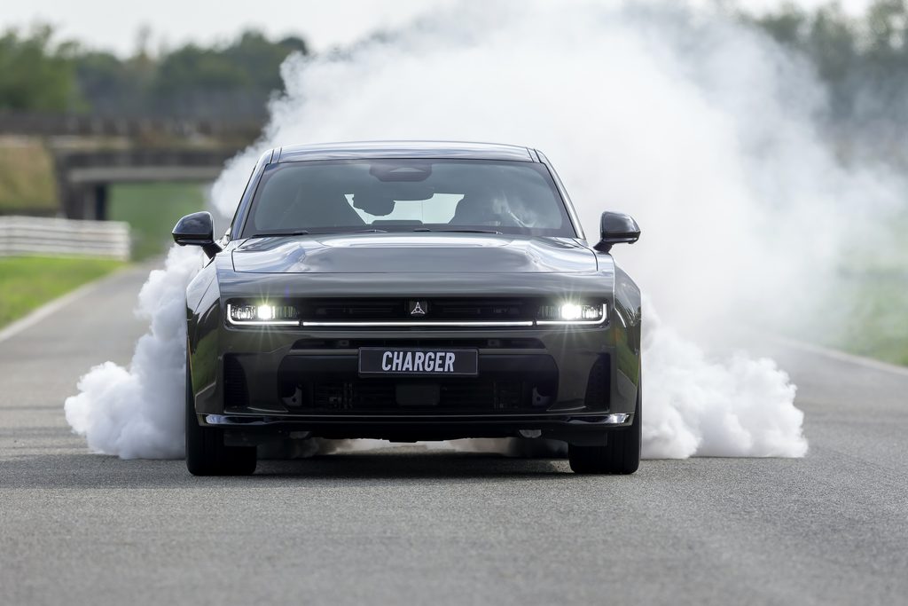 Yeni Dodge Charger 670 Beygire Kadar Güç Sunuyor