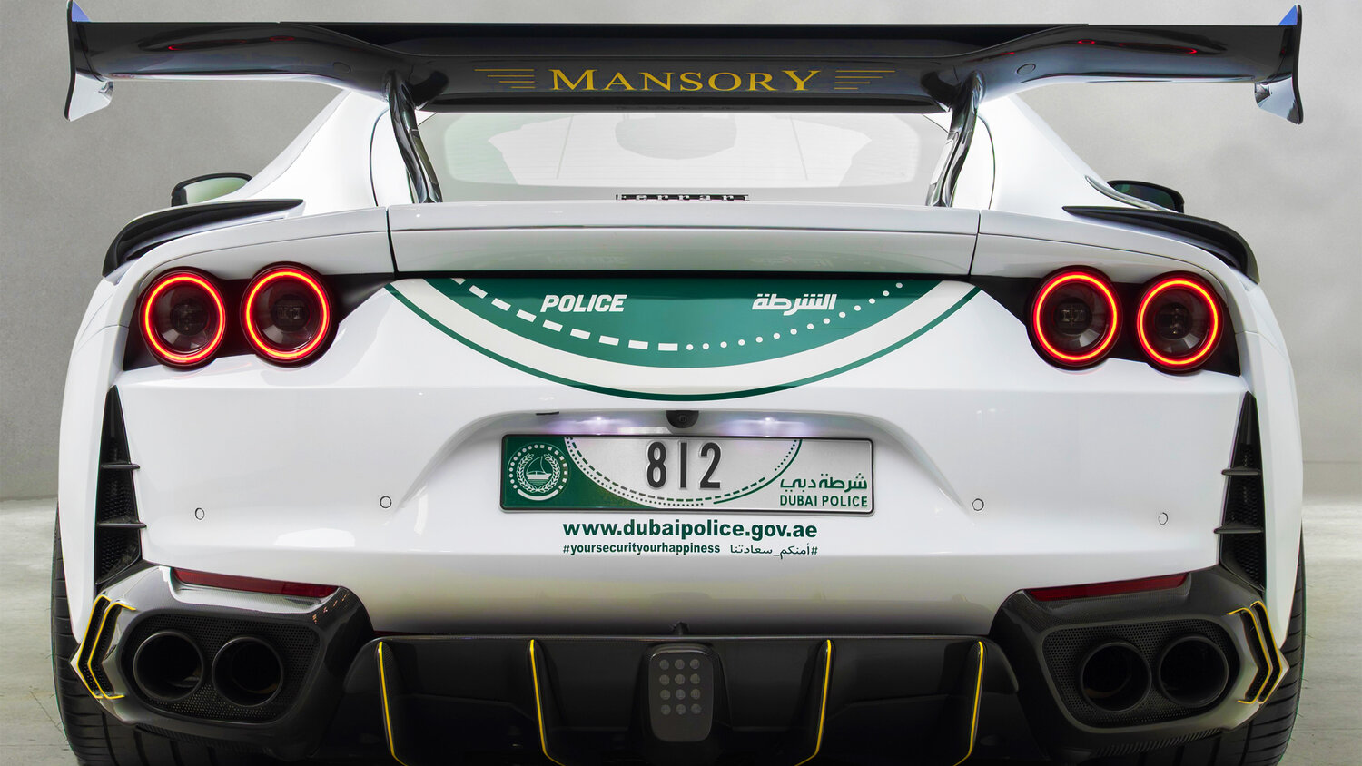 Dubai Polisi Mansory Ferrari 812 Superfast ön üç çeyrek manşet görünüm