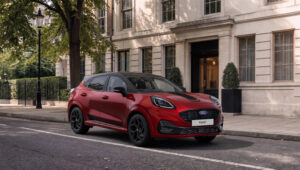 Fantastik Kırmızı Ford Puma ST-Line Black Edition önden ve yandan görünüm