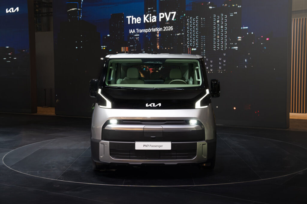 Kia PV7 Passenger IAA Transportation 2026 fuarında tanıtımı