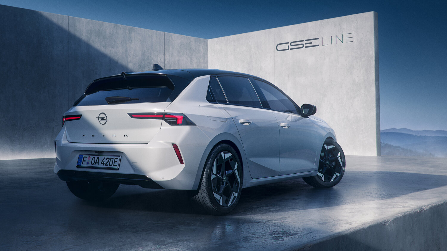 Opel Astra GSE Line 17 inç elmas kesim jant detayı