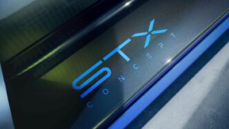 Opel STX Concept logosu ve konsept otomobilin gövde detayı