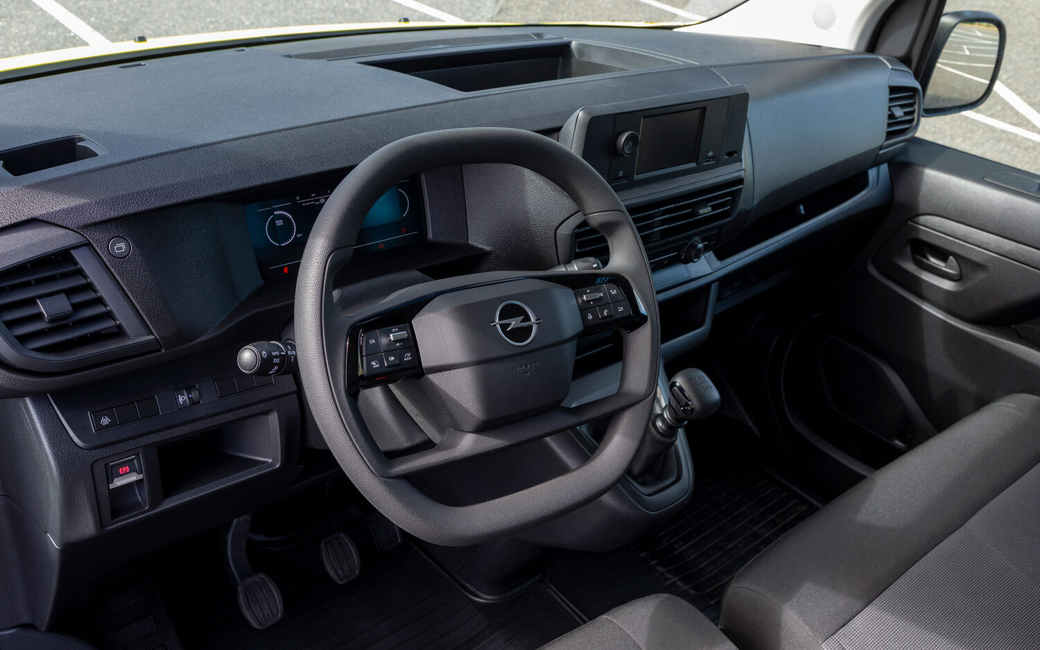 Opel Vivaro Kamyonet kokpit ve iç mekan görünümü