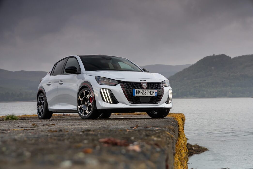 Yeni Peugeot E-208 GTi ön tasarım