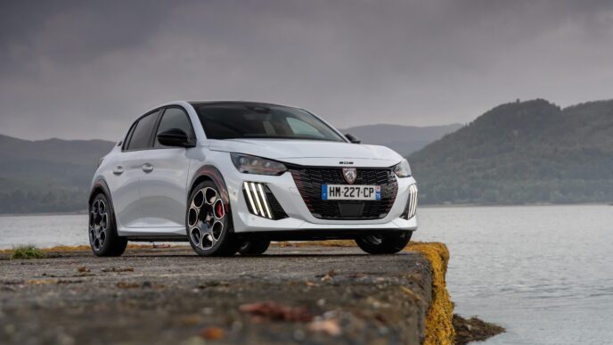 Yeni Peugeot E-208 GTi ön tasarım