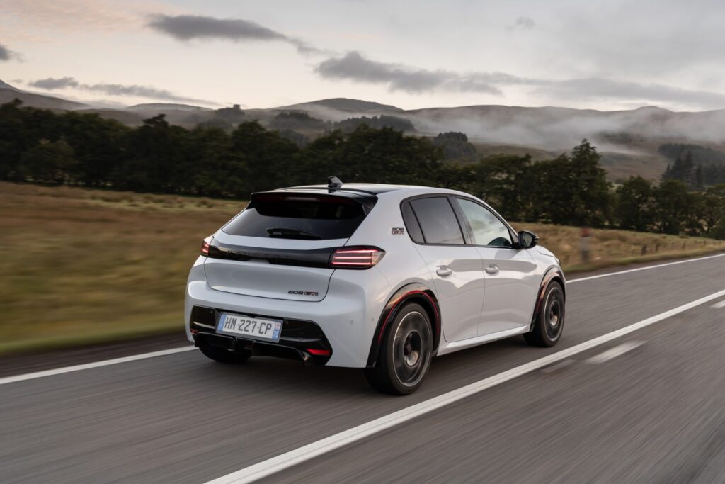 Yeni Peugeot E-208 GTi arka tasarım