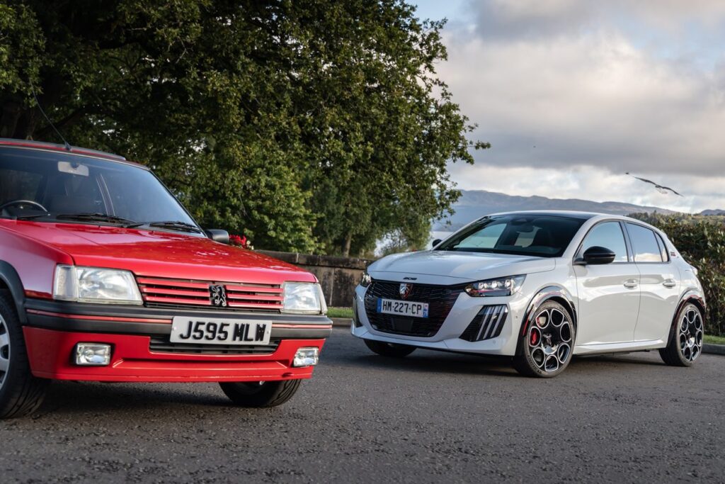 Yeni Peugeot E-208 GTi ve Peugeot 205 GTi
