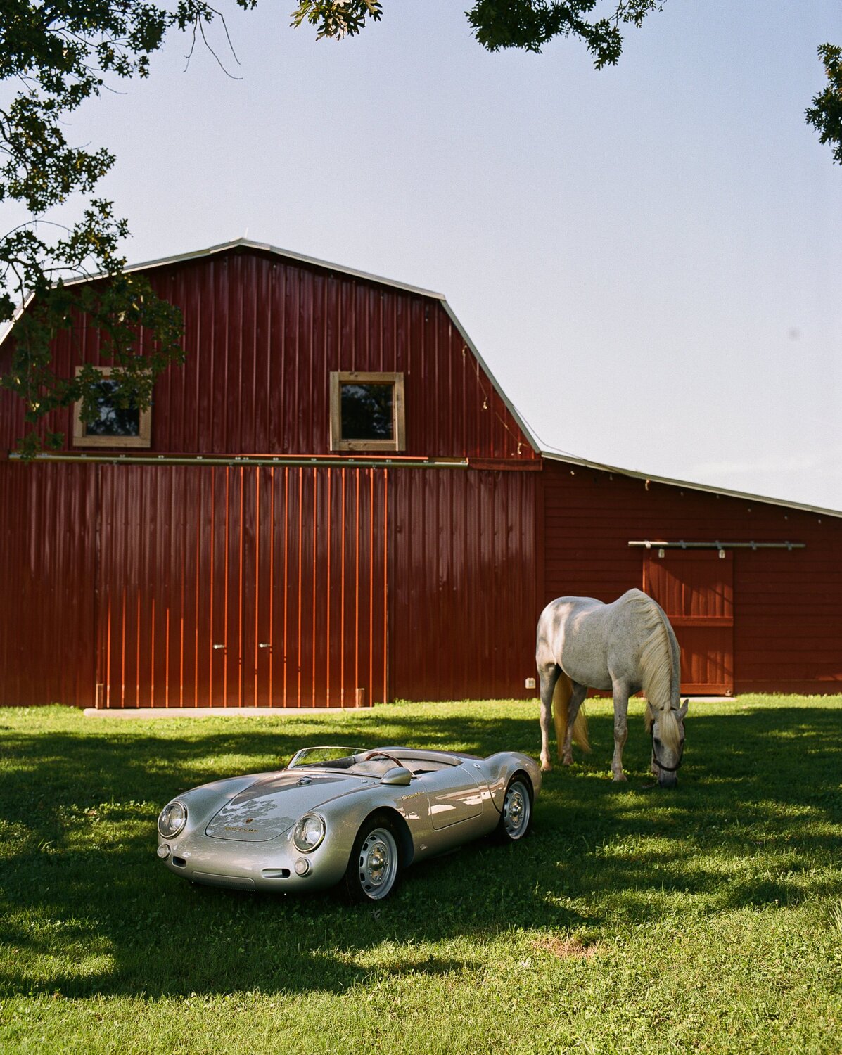 Porsche 550J'nin yüzde 80 ölçekli boyutu bir atla kıyaslanıyor