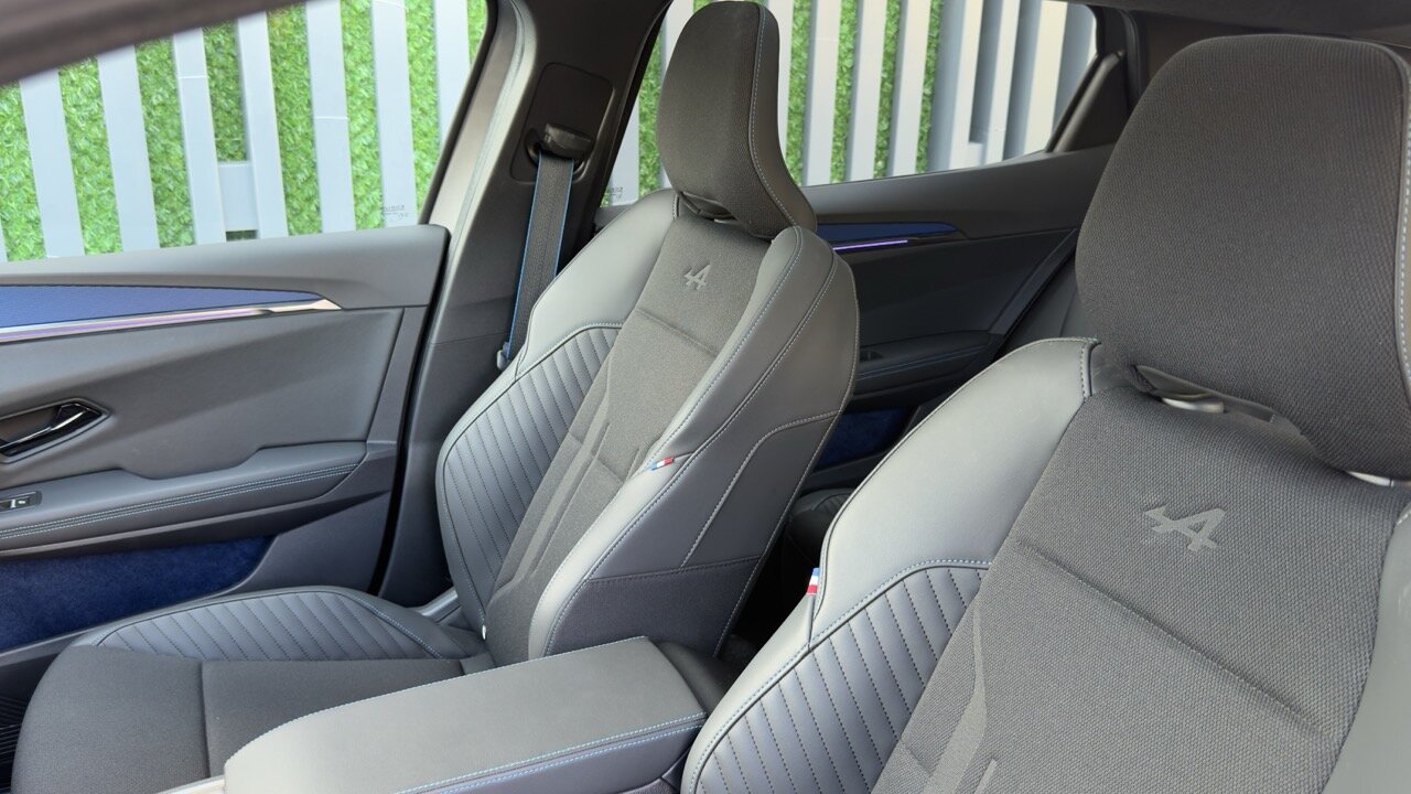 Renault Scenic E-Tech Esprit Alpine ön koltuklar