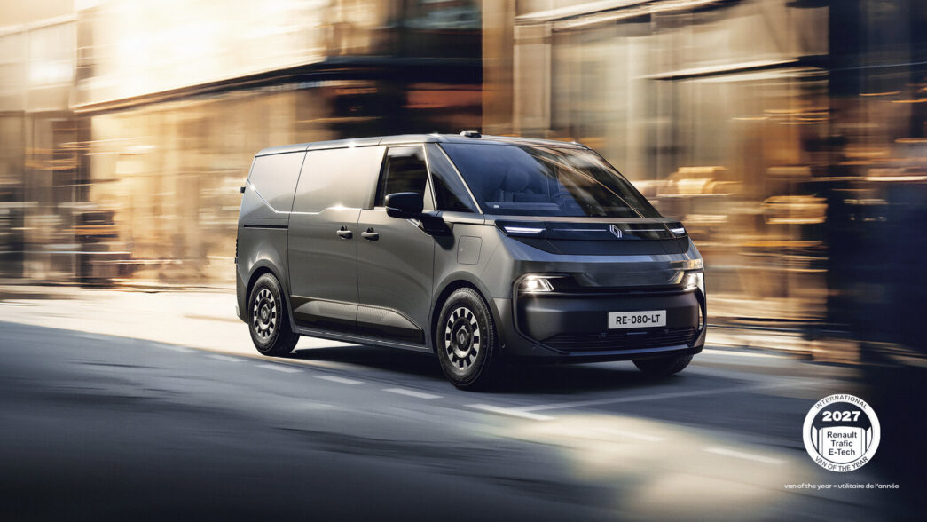 Yeni Renault Trafic E-Tech Electric, 2027 Yılın Ticari Aracı ödül logosuyla