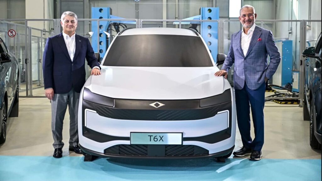 Togg yetkilileri, T6X'in kaba prototipiyle tanıtım anında