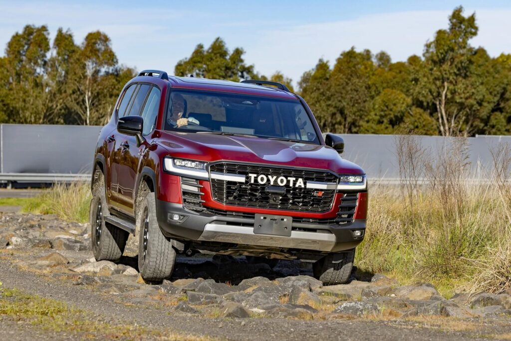 Toyota Land Cruiser 300 GR Sport, arazi koşullarında