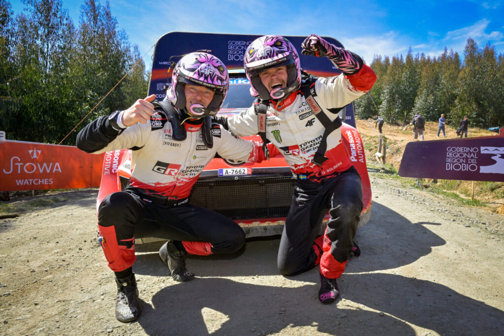 Oliver Solberg ve Elliott Edmondson Şili Rallisi'nde şampiyonluk kutlaması