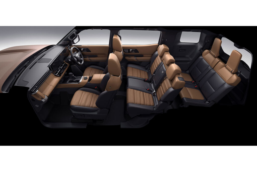 Yeni Mitsubishi Pajero üç sıra yedi koltuklu kabin düzeni