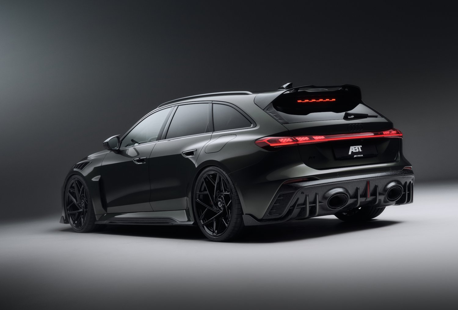 ABT RS5-R Avant'ın karbon difüzörlü arka tasarım detayı