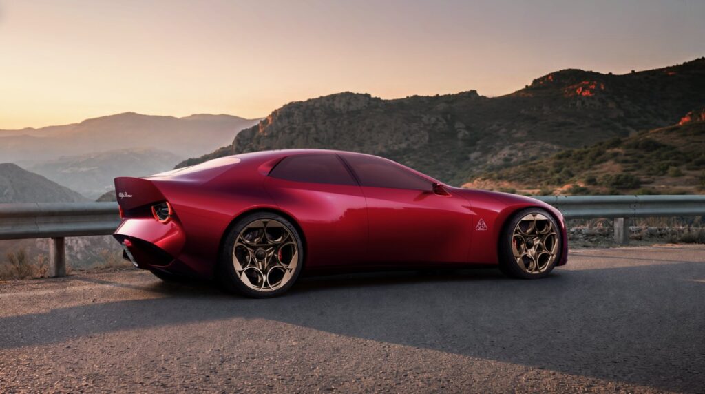 Alfa Romeo Cuorerosso yandan görünüm