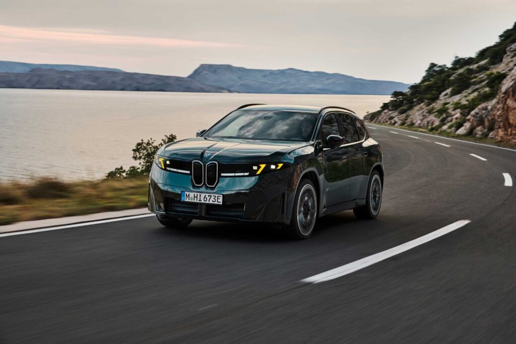 BMW iX3 M60 xDrive yolda