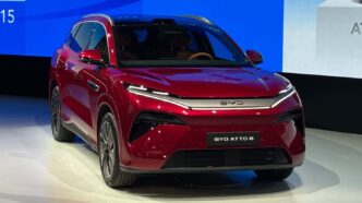 Paris Otomobil Fuarı'nda tanıtılan yedi koltuklu elektrikli BYD Atto 8