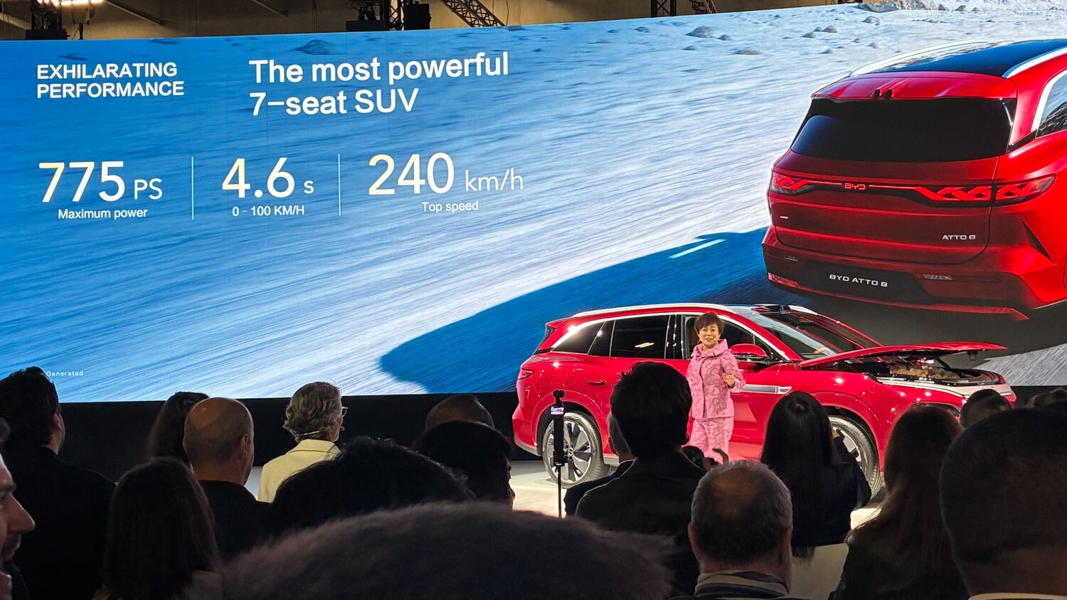 BYD Atto 8'in 775 PS güç ve 4,6 saniyelik hızlanma verilerinin tanıtımı