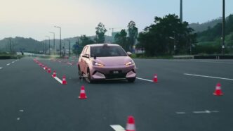 Test sonrası BYD Seagull kontrollü şekilde yavaşlarken önden görünüm