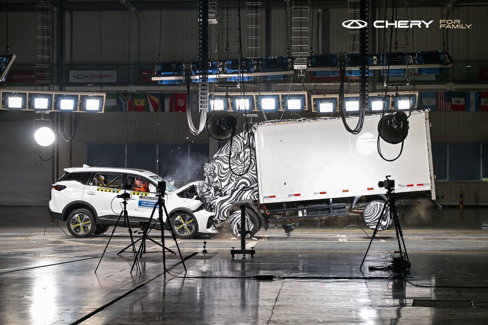 Chery TIGGO 7 kamyon çarpışma testi