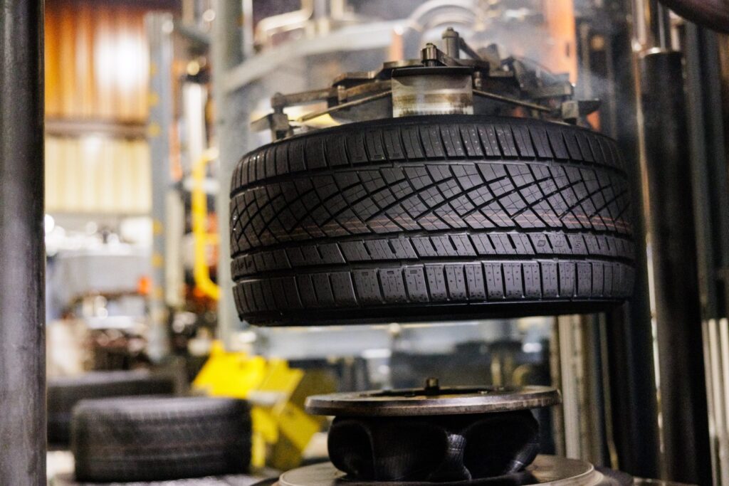 Continental SportContact 7 üretim hattında