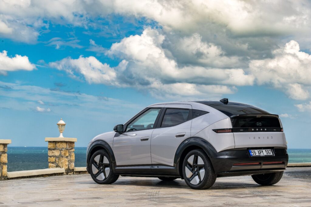 Hyundai IONIQ 3 arka görünüm