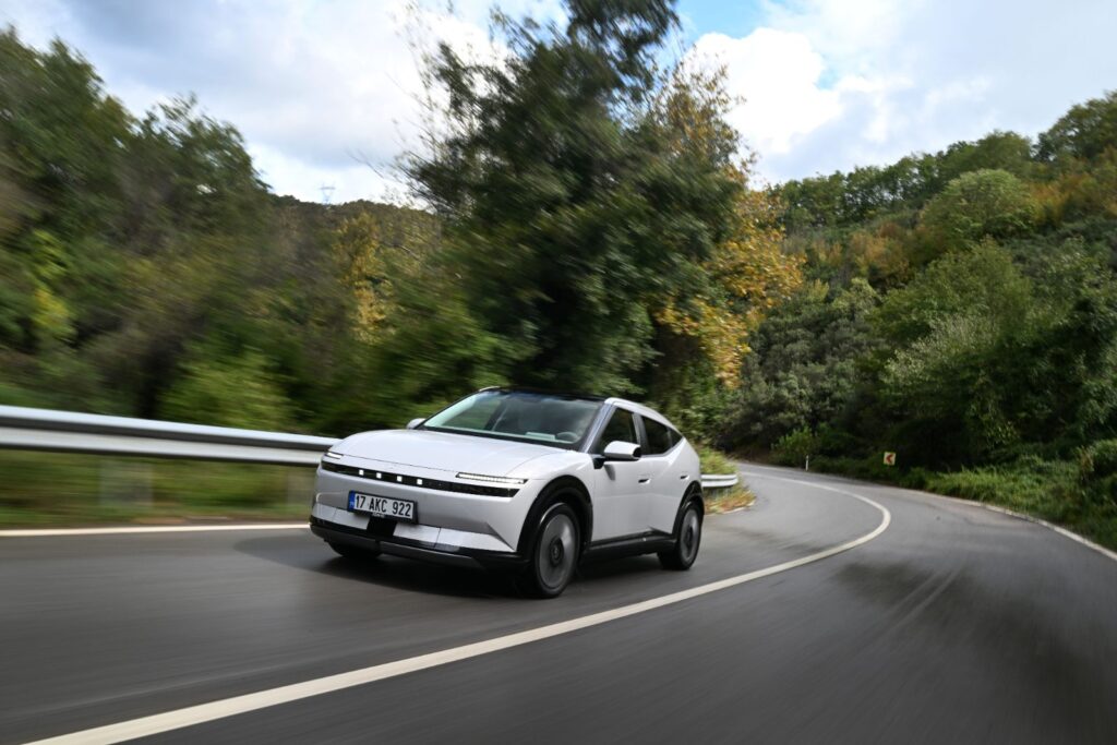 Hyundai IONIQ 3 ön 3/4 görünüm