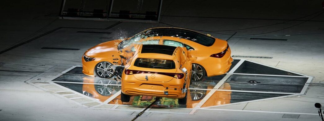 Mercedes-Benz CLA yan çarpışma testi