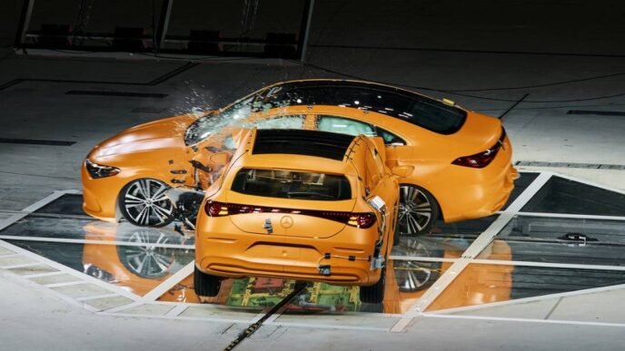 Mercedes-Benz CLA yan çarpışma testi