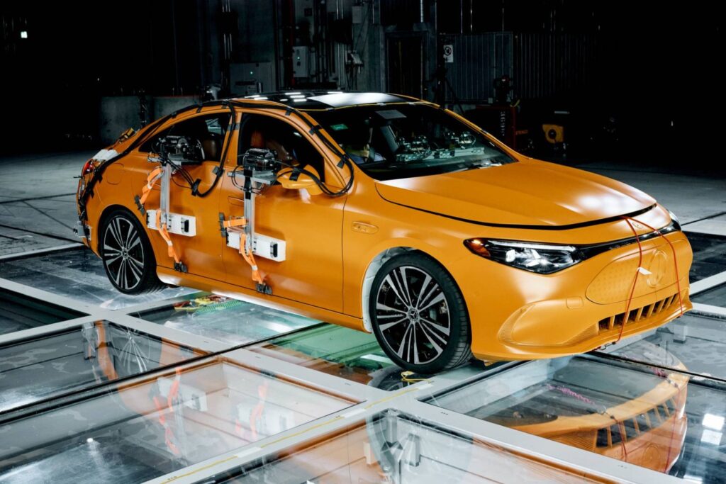 Elektrikli Mercedes-Benz CLA çarpışma testi sonrası